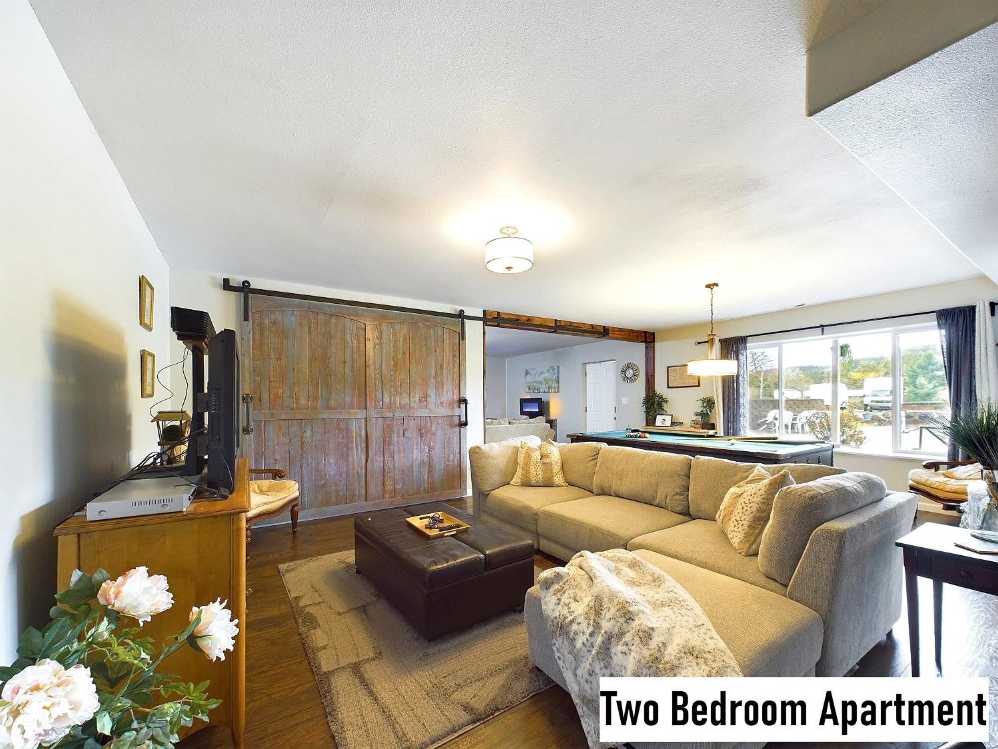 Beautiful Country Apartment, Ac, Pickleball, Billiards, Playground, Gardens