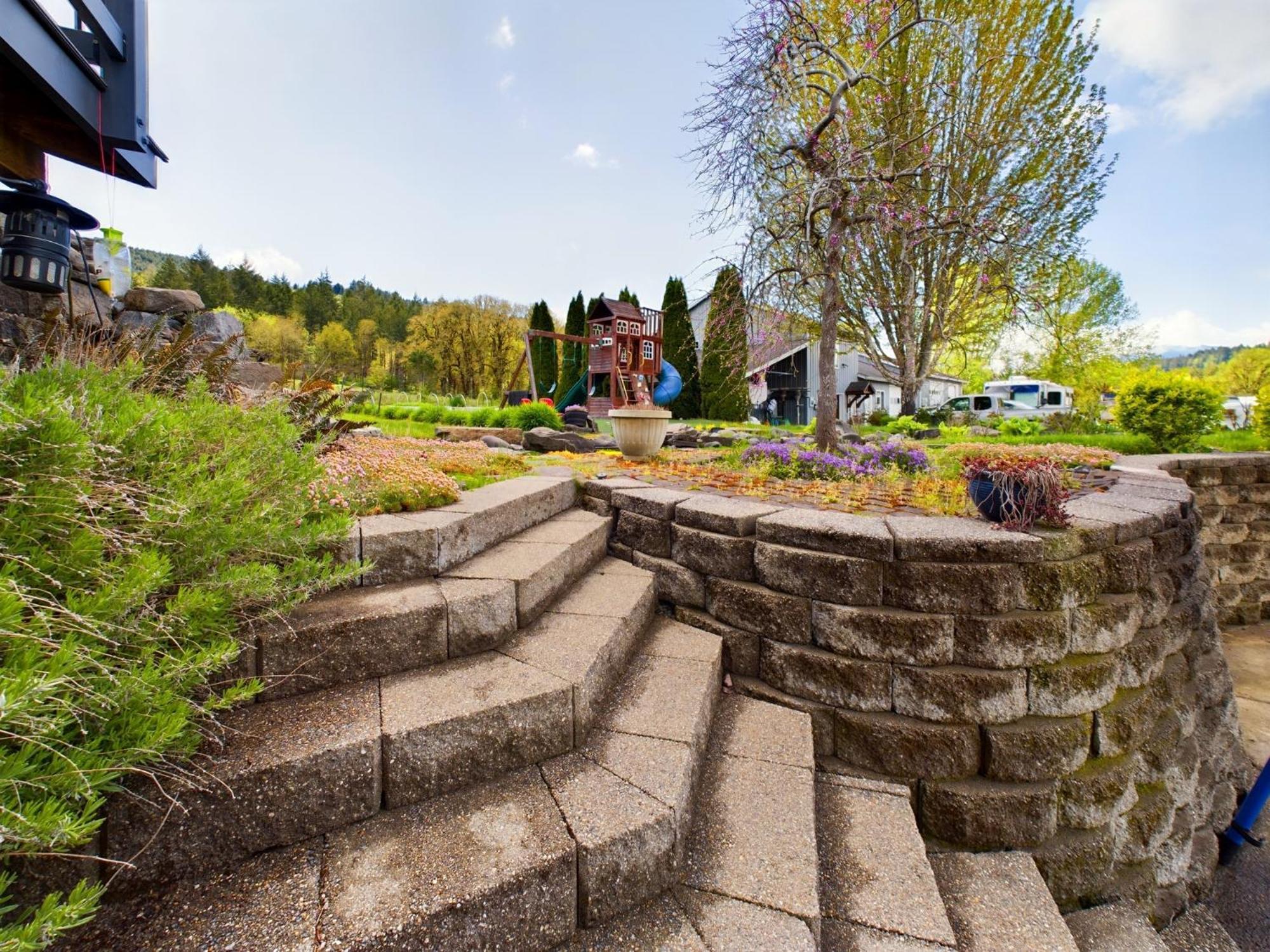 Beautiful Country Apartment, Ac, Pickleball, Billiards, Playground, Gardens