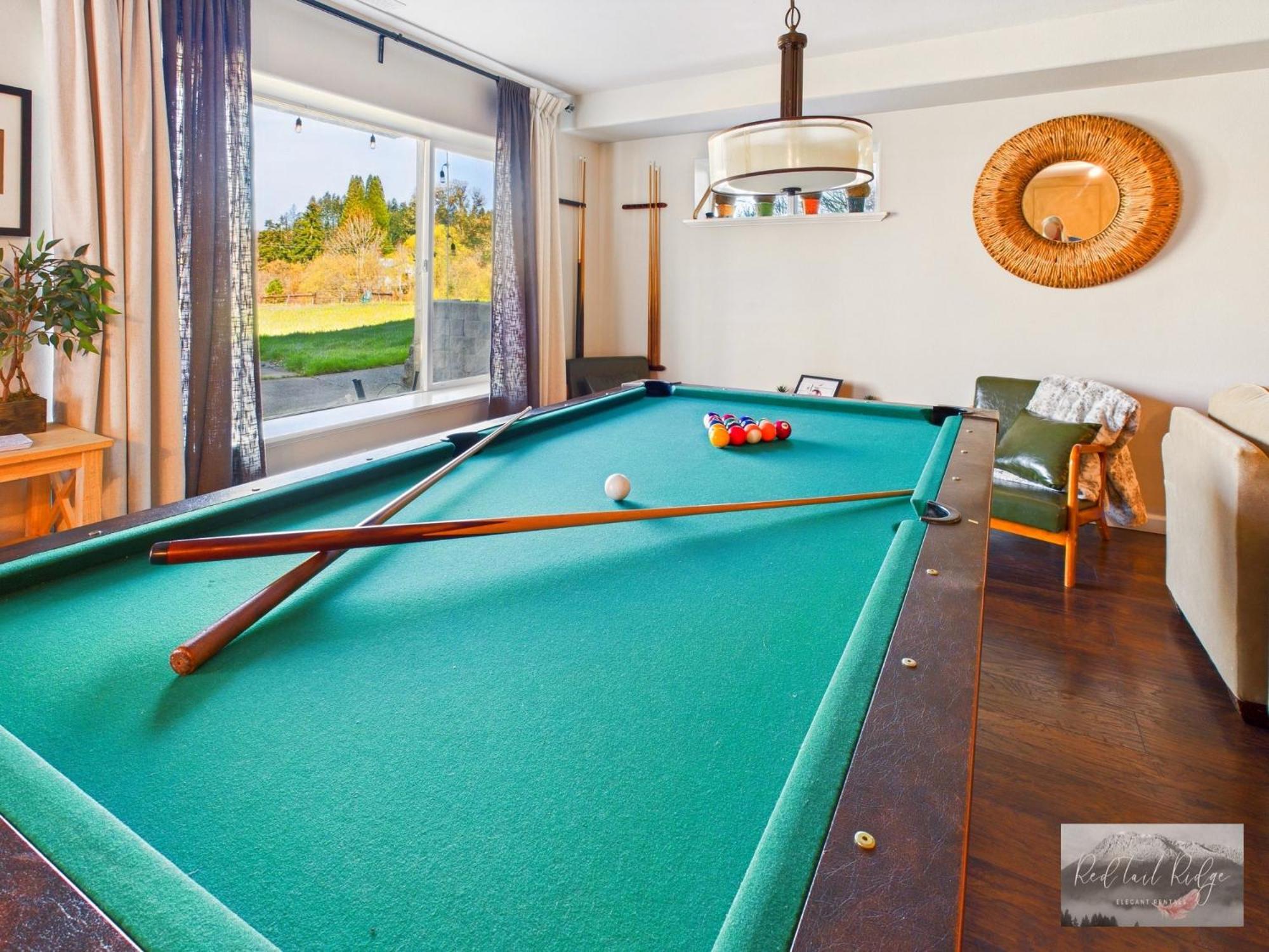 Beautiful Country Apartment, Ac, Pickleball, Billiards, Playground, Gardens